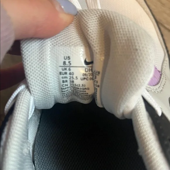 New!! Nike Air Max 90 women's white and purple sneakers - Picture 6 of 6